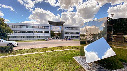 Die Medizinische Universität Lausitz – Carl Thiem umfasst eine Vielzahl an Kliniken, Departments und Sektionen, Insitute und weiterer Einrichtungen. (Foto: © Medizinische Universität Lausitz – Carl Thiem) Medizinische Universität Lausitz – Carl Thiem Außenansicht